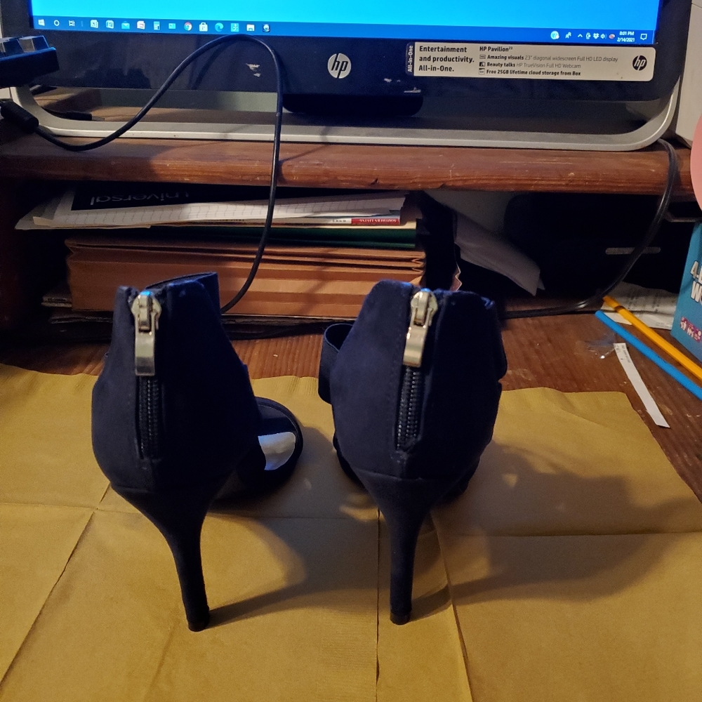 Sandals - Picture 6 of 6